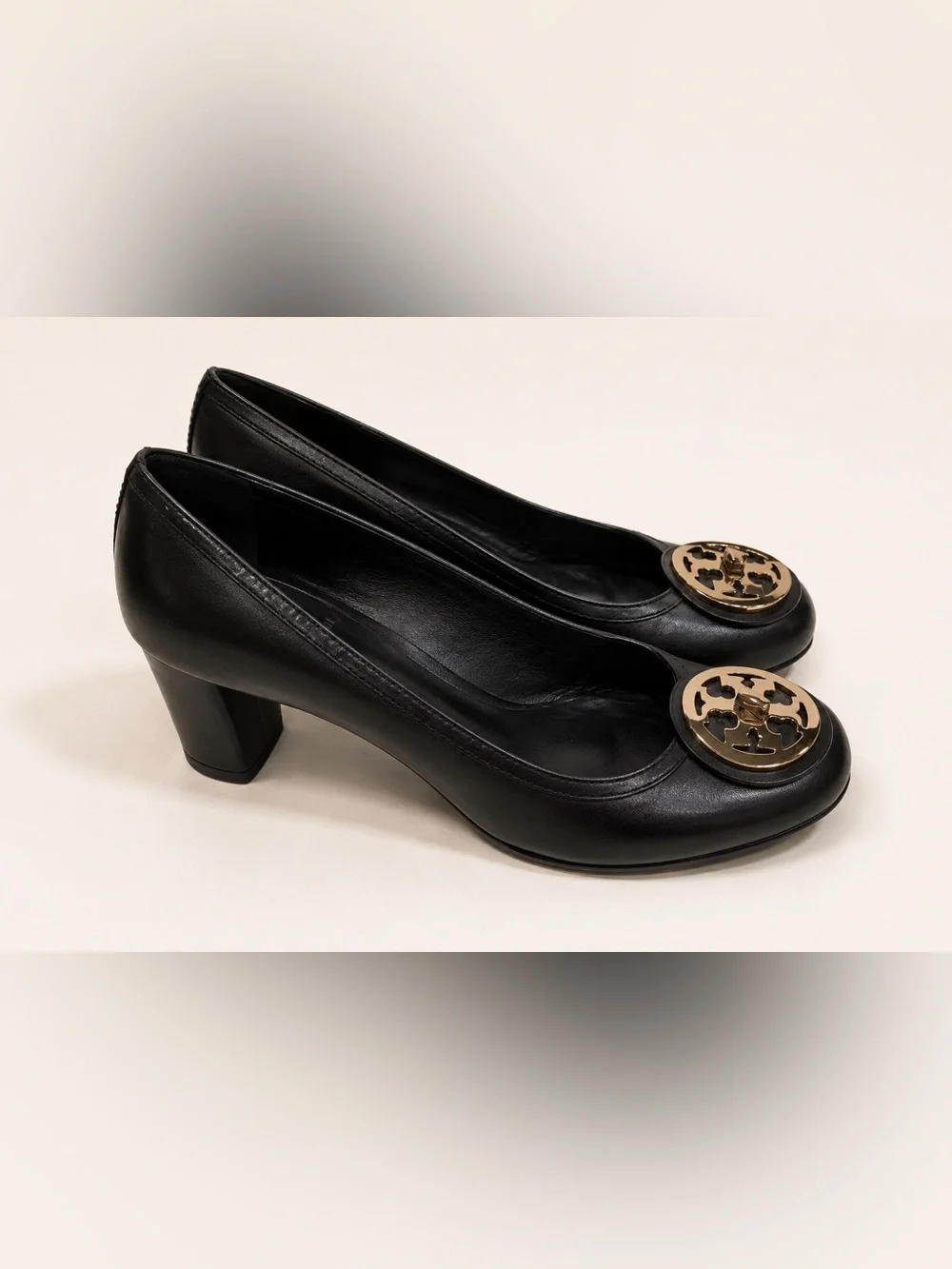 Tory Burch Black Leather Pumps Heels Gold Logo Medallion Women’s Size 9M